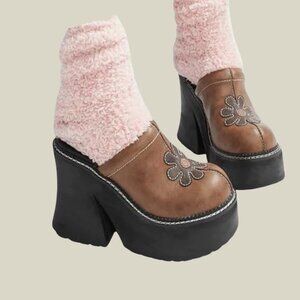 Delias by dolls kill chunky platform floral clogs in brown (9)
